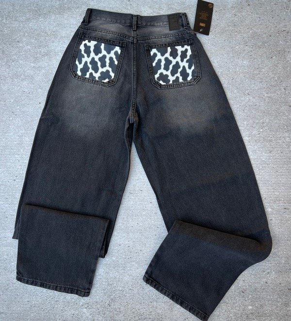 Producto - Baggy customizado vaca gris