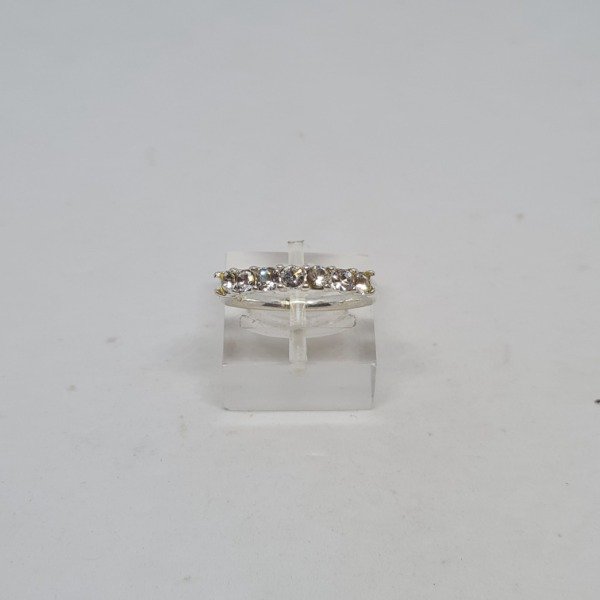 Producto - Anillo con piedras blancas