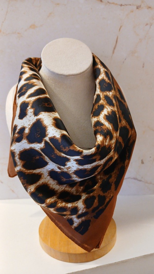 Producto - Pañuelo print choco