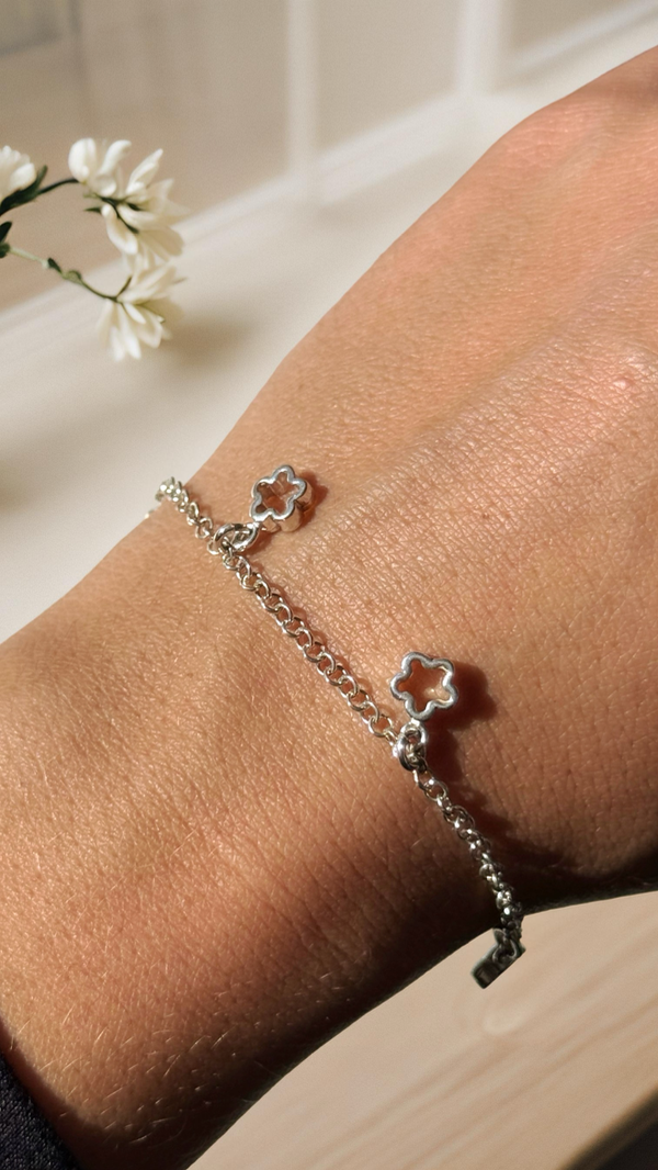 Producto - Pulsera de plata con dijes colgantes P316