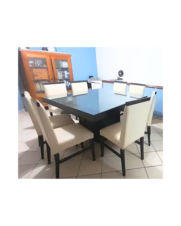Producto - Mesa de guatambú cuadrada con vidrio protector y 8 sillas  / 140x140