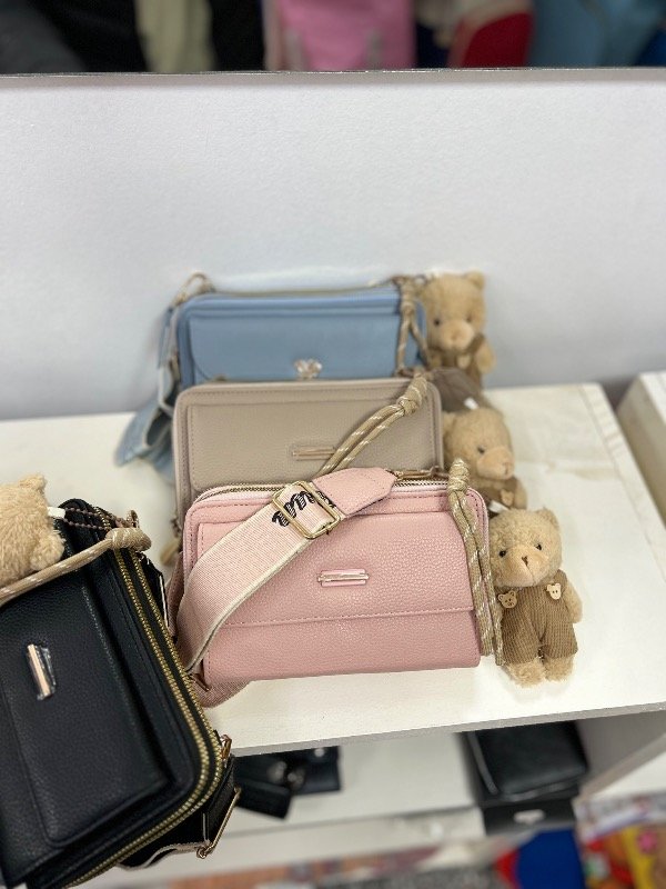 Producto - Cartera bandolera con llavero osito - 2