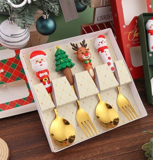 Producto - Set de cubiertos navideños dorado
