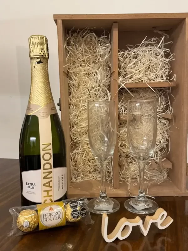 Producto - Caja Box de Champagne Chandon + Copas + Ferrero Rocher + Regalo - 6