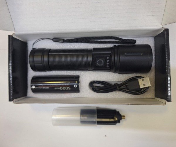Producto - Linterna recargable con zoom y adaptador para baterías AAA