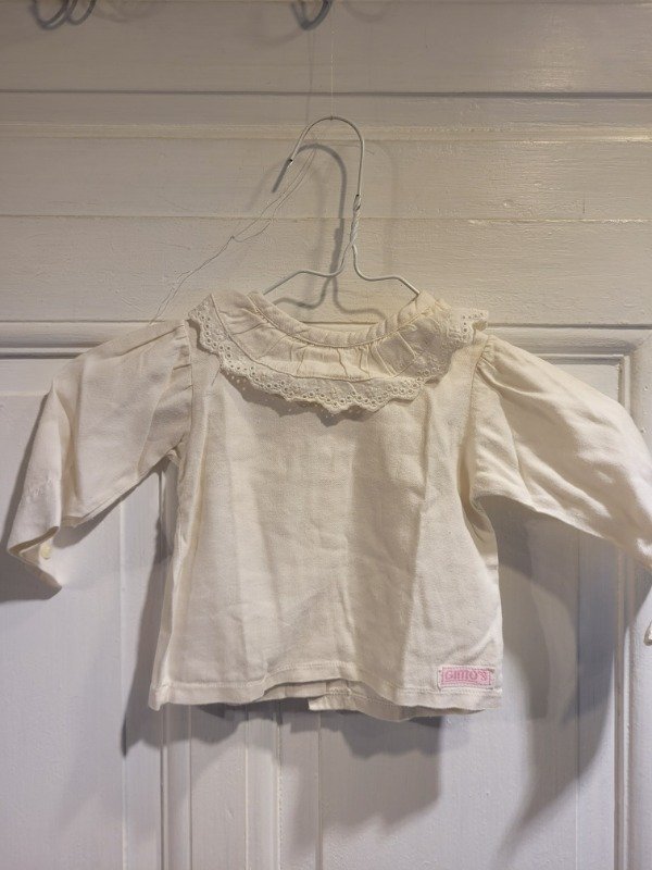 Producto - Camisola GIMO'S blanca cuello con broderie Talle 12 meses - PRECIO: 9X
