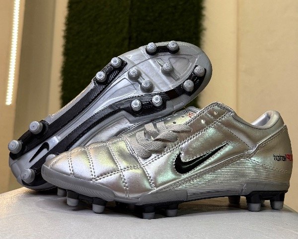 Producto - NIKE TOTAL 90 gris plata