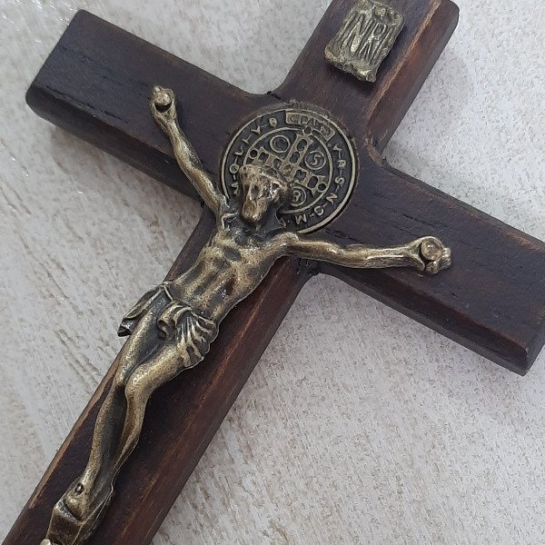 Producto - Crucifijo para colgar de madera y metal