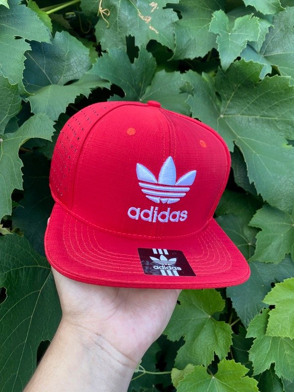 Producto - Gorras Adidas roja