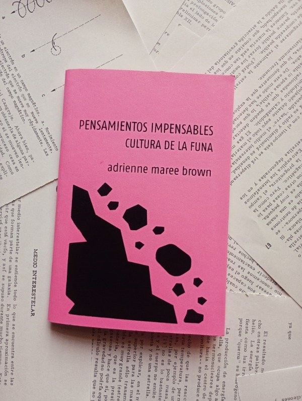 Producto - pensamientos impensables, cultura de la funa de Adrienne Maree Brown