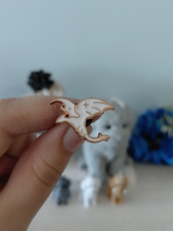Producto - Pin metalizado - Dragón blanco #2329