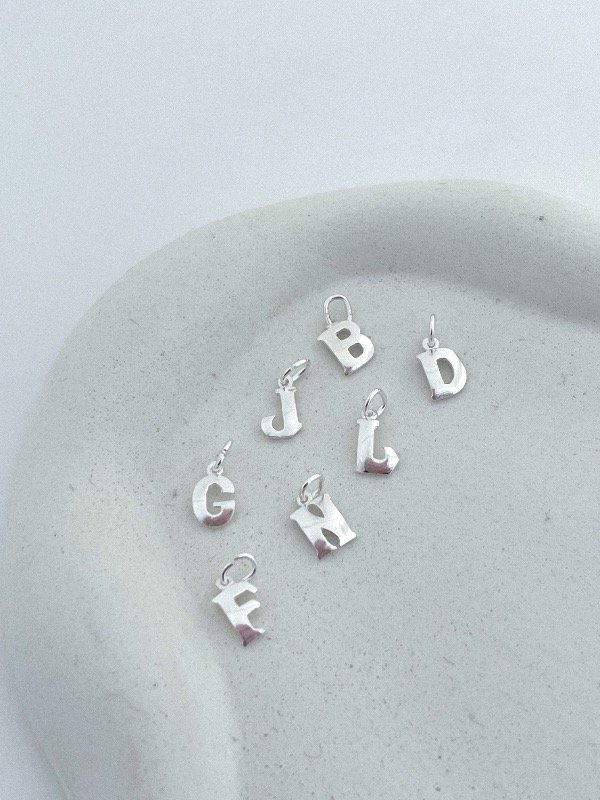 Producto - Dije inicial chata lisa