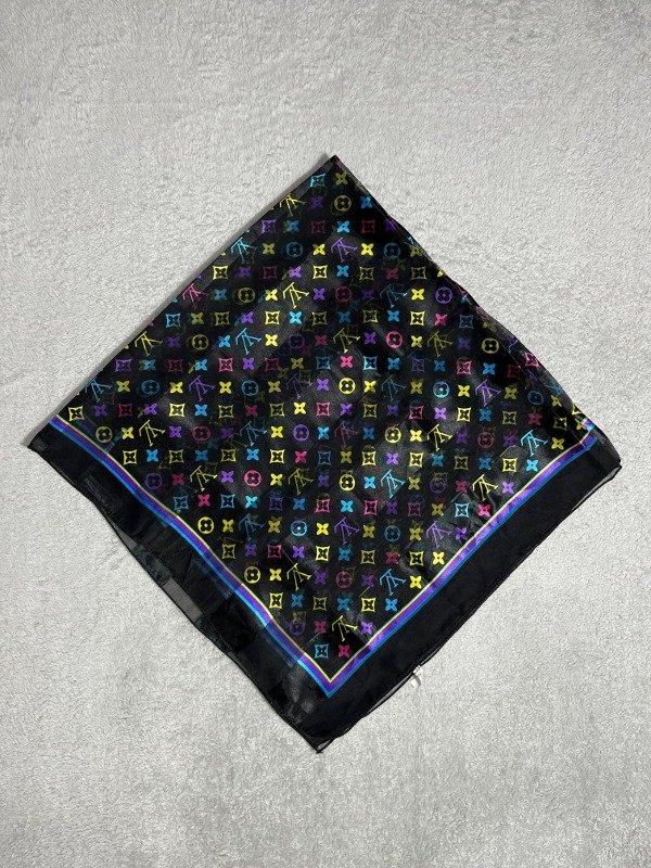 Producto - PAÑOLETA FAKE (NO ORIGINAL) LOUIS VUITTON