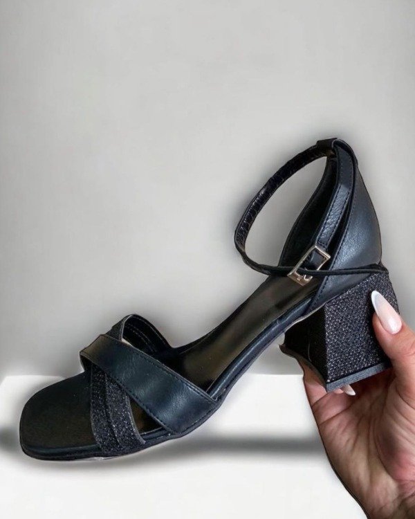 Producto - SANDALIAS BRILLO EN TIRAS Y TACO ALTO