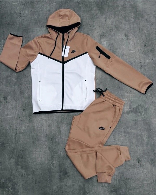 Producto - Conjunto tech combinado marrón