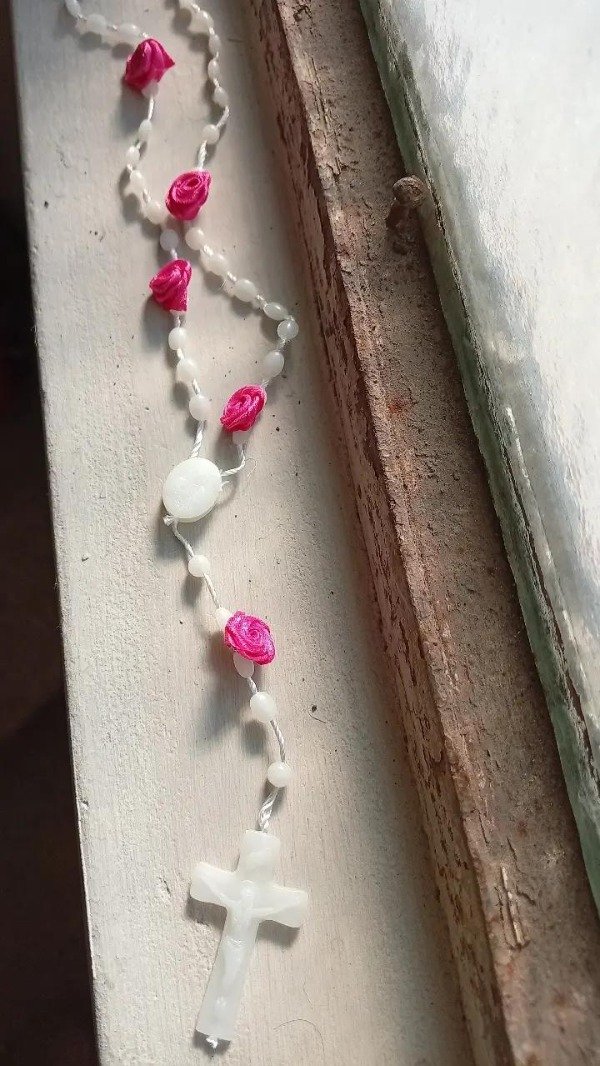 Producto - Rosario rococó fucsia