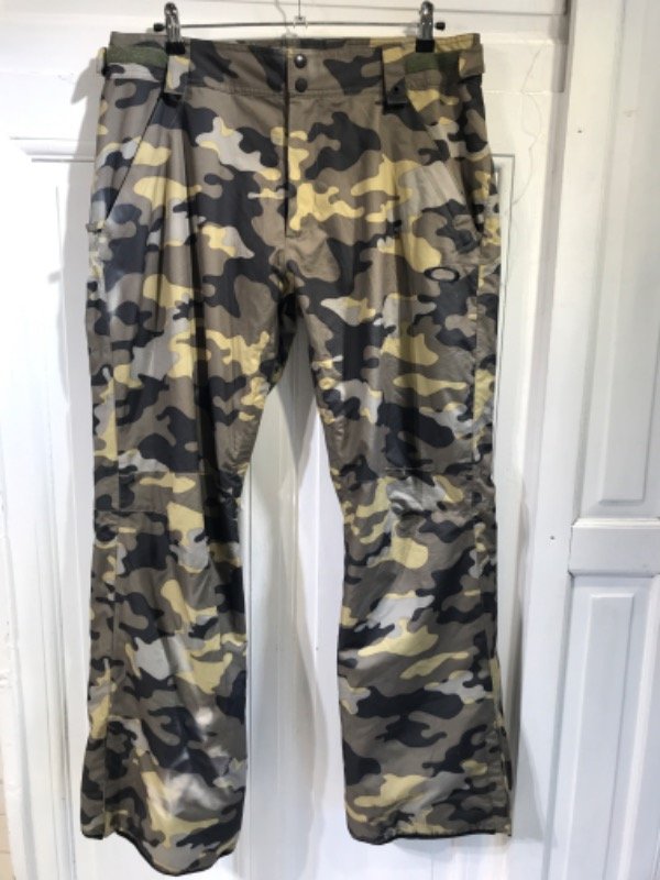 Producto - Pantalon de ski OAKLEY camuflado c/trampa de nieve- Talle L- PRECIO: 160x