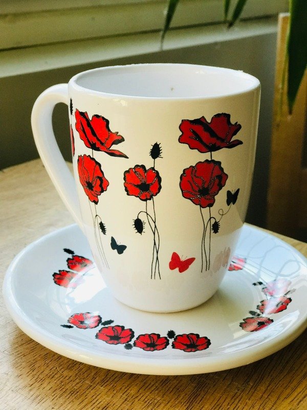 Producto - TAZA BLANCA MAS PLATITO FLOR ROJA