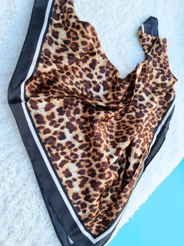 Producto - PAÑUELO PRINT SALVAJE BORDE NEGRO