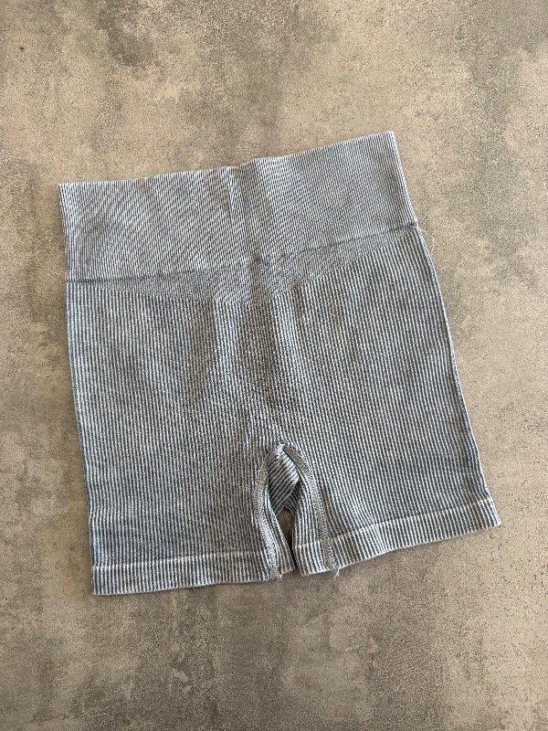 Producto - SHORT CLASIC SIN FRUNCE GRIS