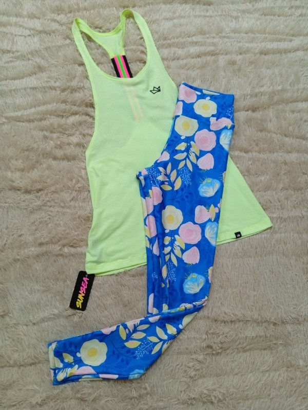 Producto - Conjunto chupín flores fdo celeste y sudadera elástico amarilla
