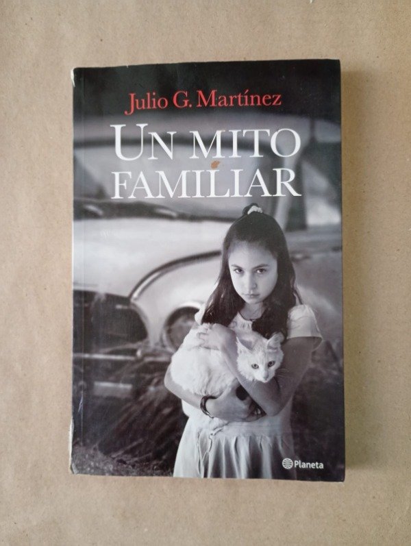 Producto - Un mito familiar - Julio G Martínez - Planeta 2010
