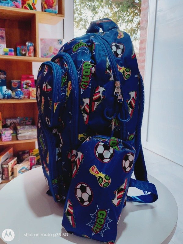 Producto - Mochila 17" Baide Futbol + Cartuchera - 2