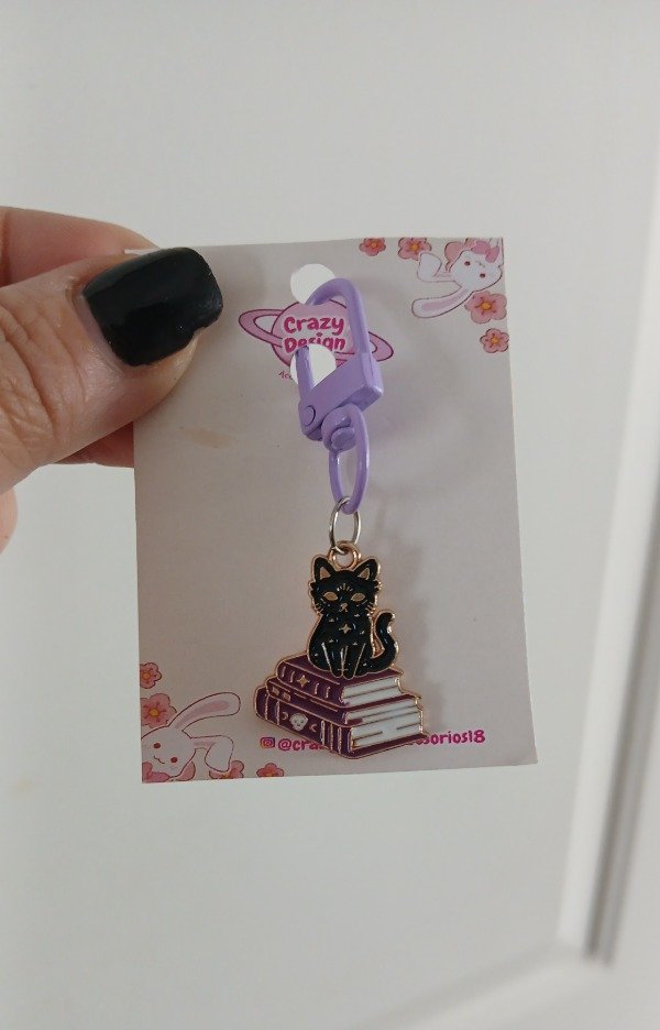 Producto - Llavero Cat libro