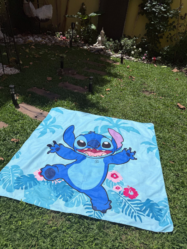 Producto - Mega toalla stitch flores