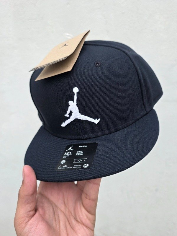 Jordan brand pro snapback black/white — imagen 2