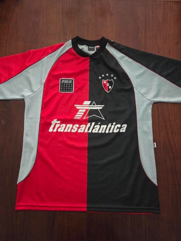 Producto - Camiseta de Newells año 2002 Talle M
