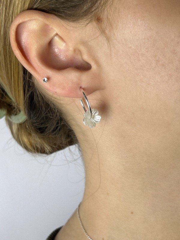 Producto - ARGOLLAS DE PLATA CON FLOR 1324 - 0