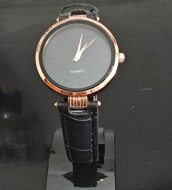 Producto - Reloj Dorado y Negro Malla cuero