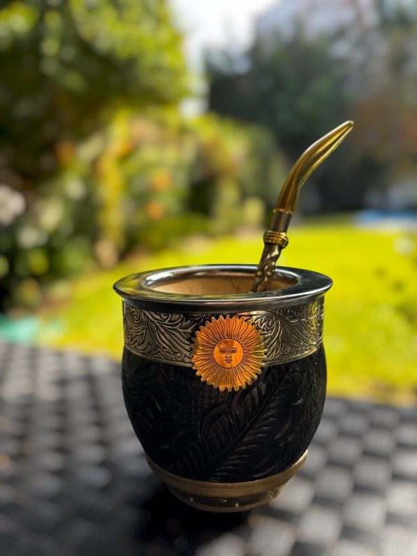 Producto - Imperial Roma Repujado con Base Cincelada de Alpaca y Dije Sol de Mayo