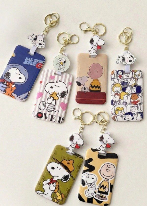 Producto - Llavero porta sube/ tarjeta y docu.ento snoopy
