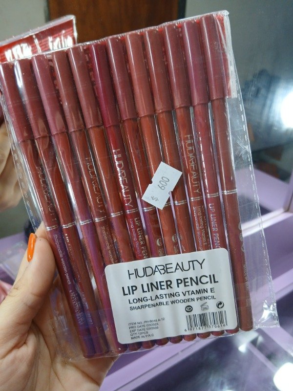 Producto - Delineador de labio hudabeauty