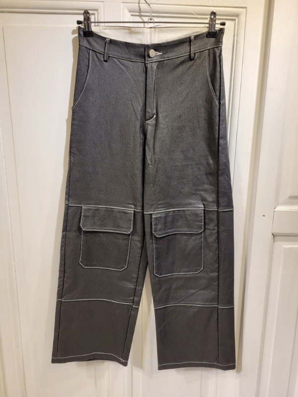 Producto - Pantalón SO CIPPO negro cargo engomado Nuevo C/etiq Talle 18 años - PRECIO: 28X