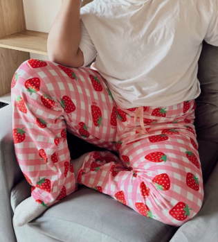 Producto - pantalón plush frutillas