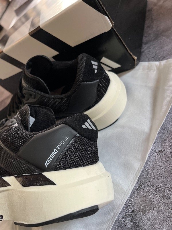 Producto - Adidas Adizero - negro y blanco - 1