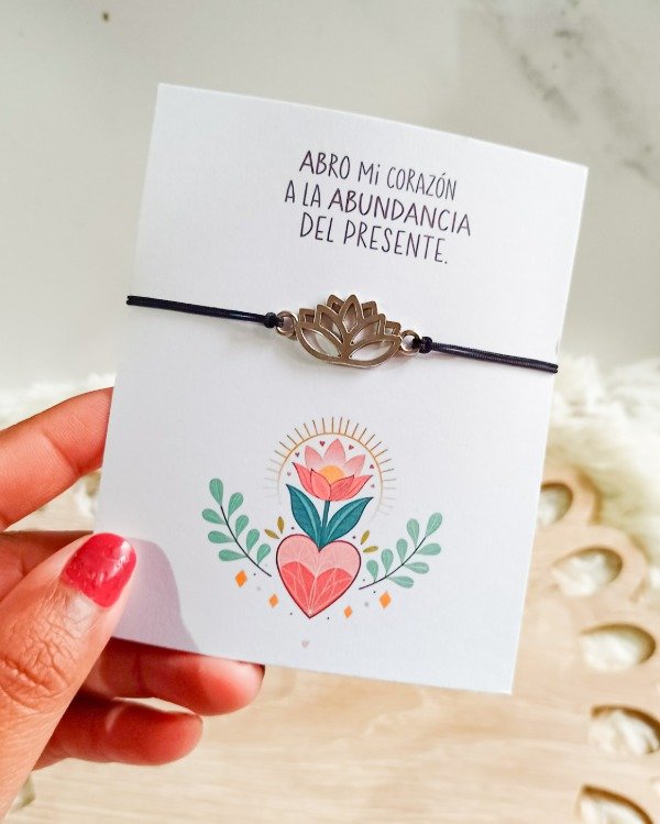 Producto - Pulsera flor de hilo