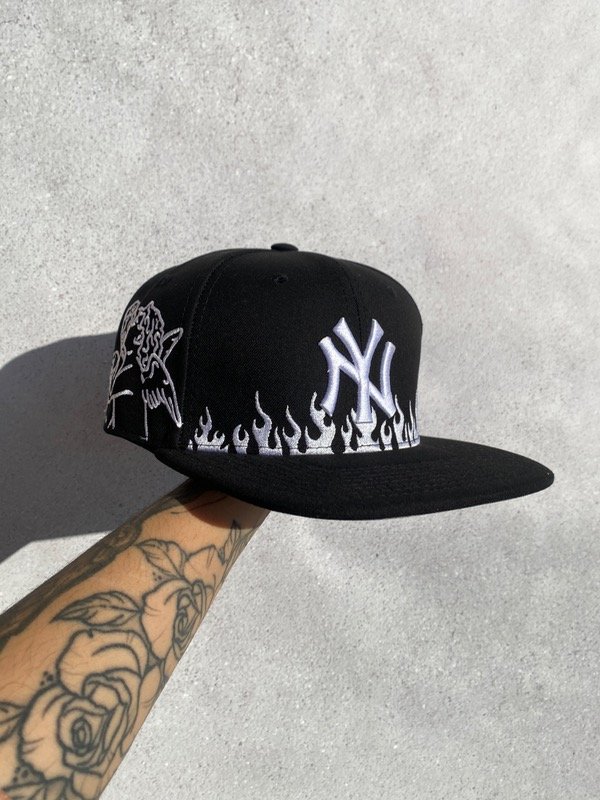 Producto - Gorra cerrada fire white