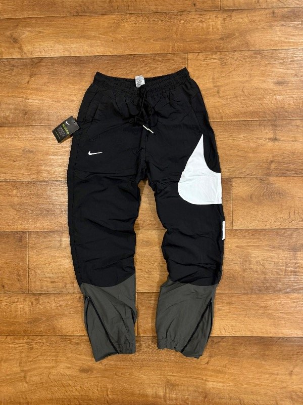 Producto - PANTALON NIKE SWOOSH