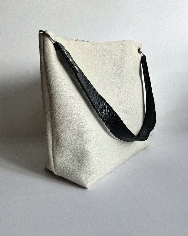 Producto - TOTE BAG DE CUERO ARGENTINO  AGUA ARDIENTE OFF WHITE(PRE ORDER)