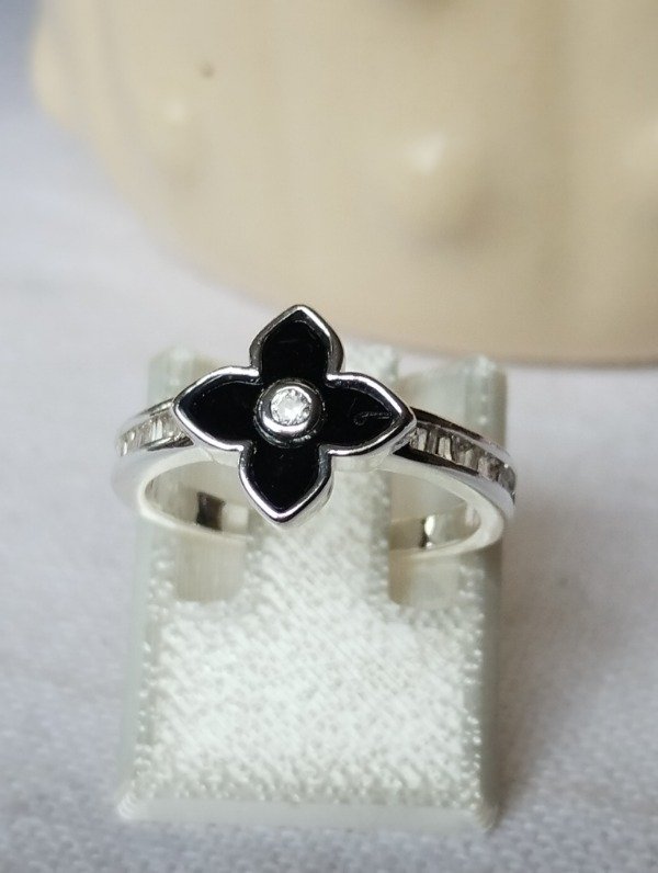 Producto - Anillo flor negra