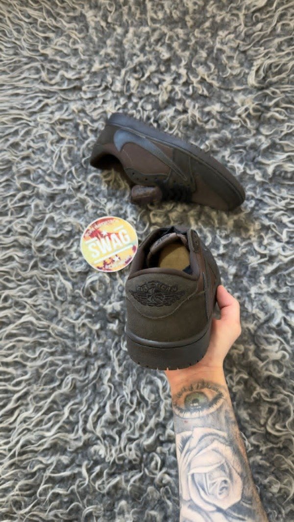 Producto - JORDAN RETRO 1 LOW X TRAVIS SCOTT VELVET BROWN - 2