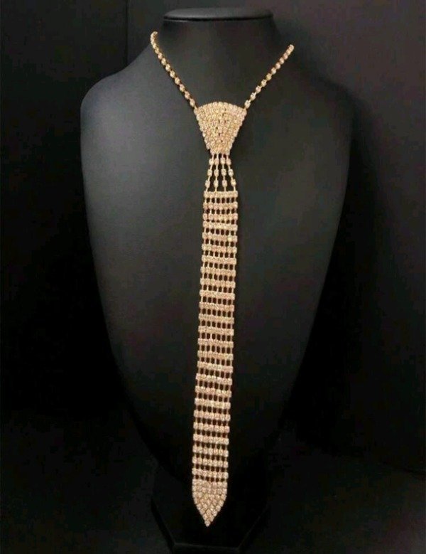 Producto - Collar corbata Rhines