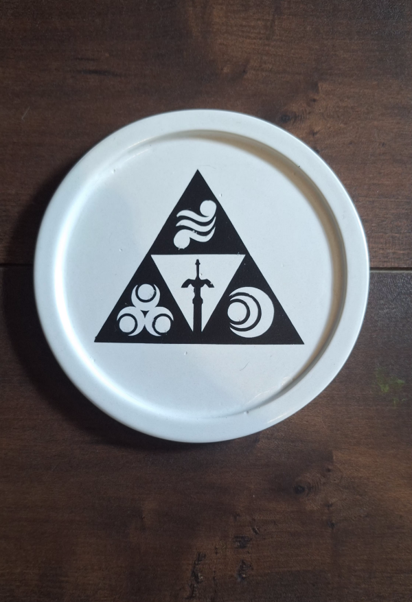Producto - Bandeja Circular Zelda Trifuerza, Elementos de Las Diosas de Oro y Master Sword