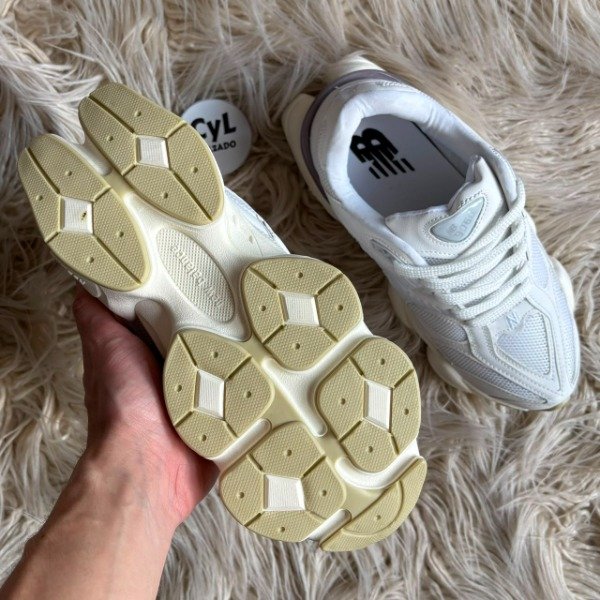 Producto - New Balance 9060 Off White - 5