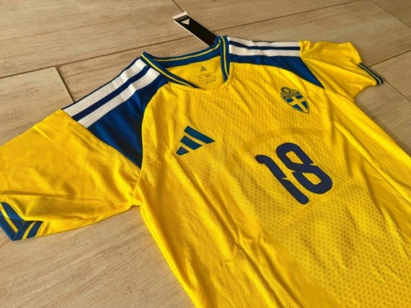 Producto - CAMISETA SUECIA IMPORTADA TITULAR 2026 #18 AYARI - 3