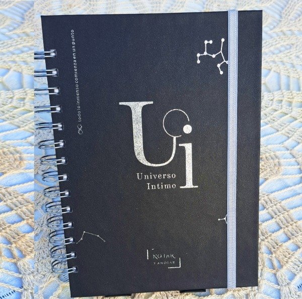 Producto - Universo Intimo NEGRO / Cuaderno A5 Notar con Brillo Sectorizado